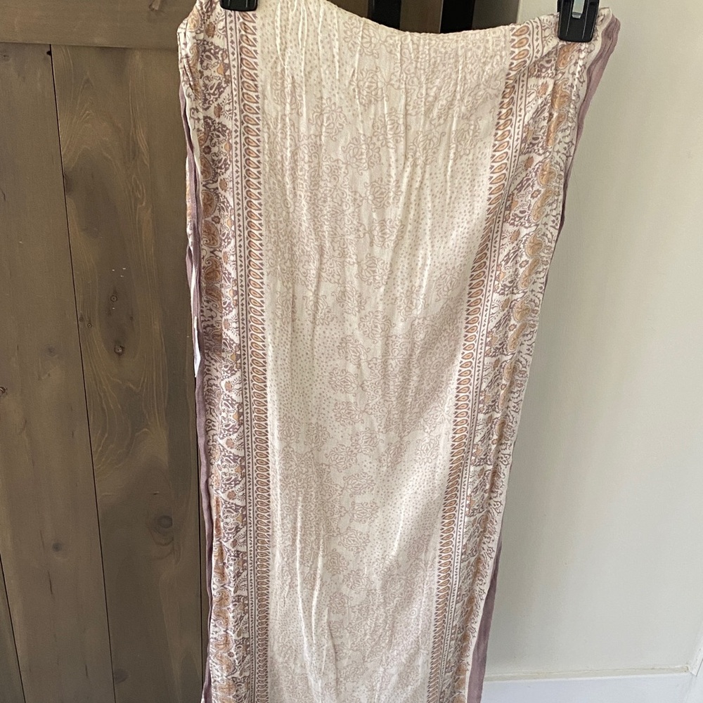 Boho-Inspired Mauve Patterned scarf
